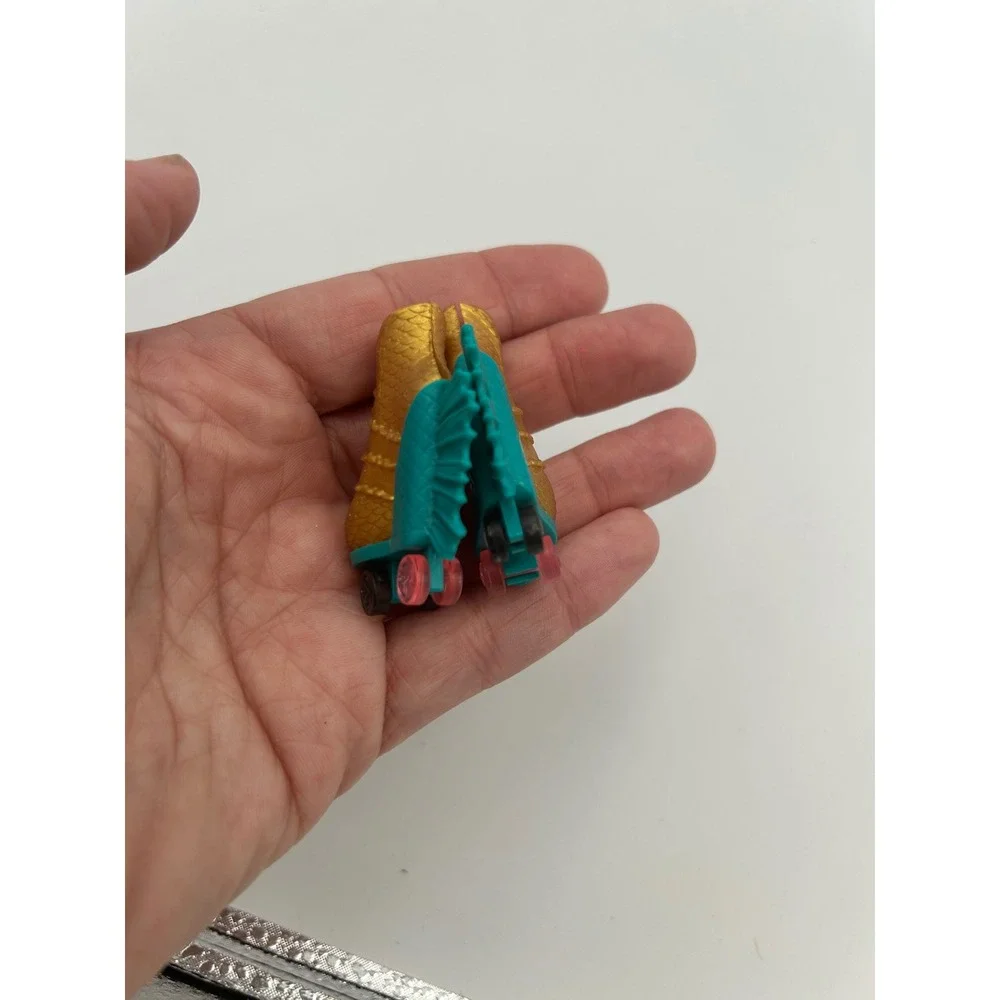 Monster High Lagoona Blue Wheel Love Roller Skates